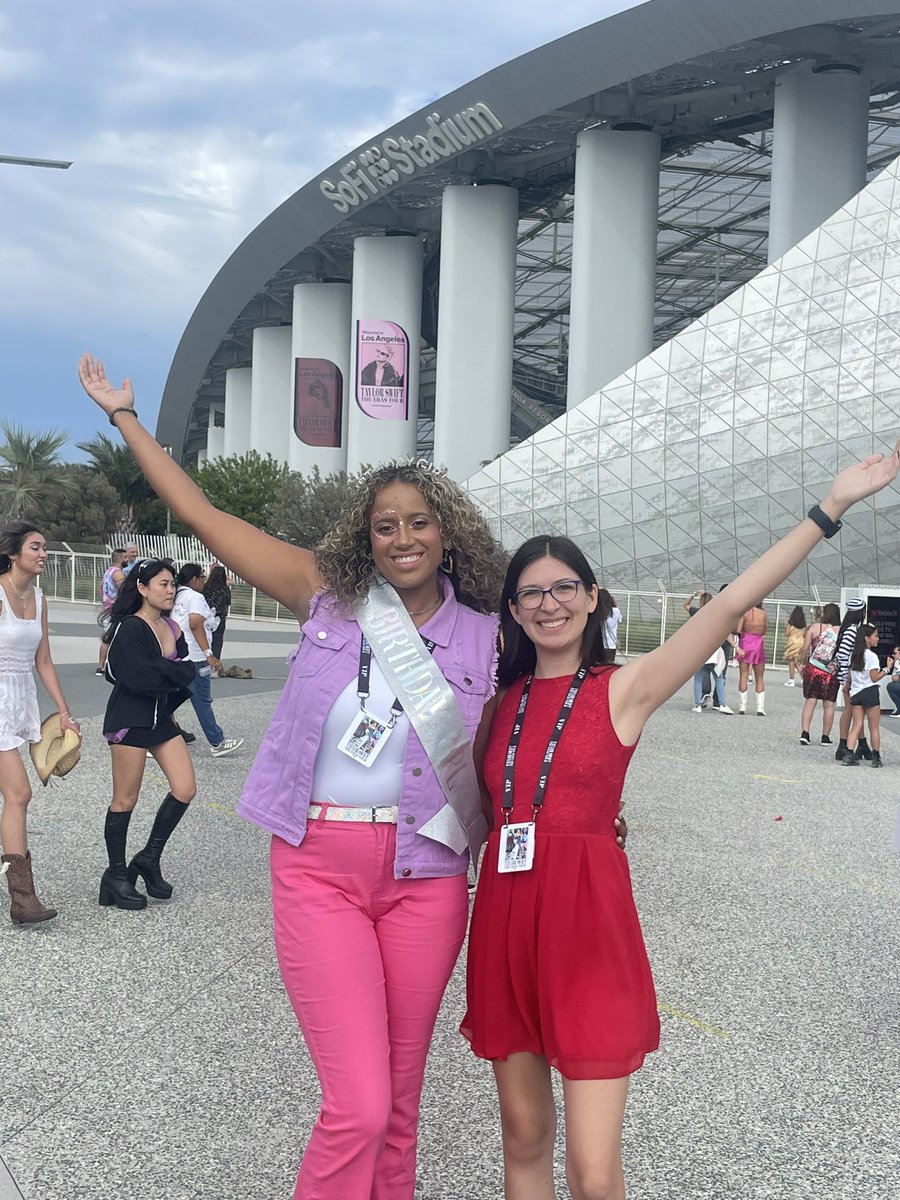 egsmith00's tweet photo. About to have the time of my life with you at #LATSTheErasTour and the rest of @taylornation13 💕 https://t.co/jmSeVOJE5q