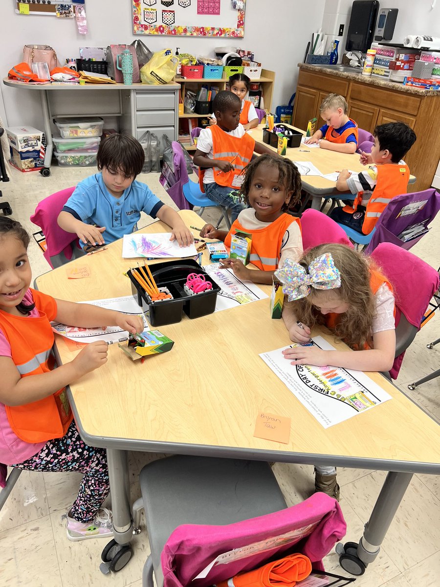 amanda_sherie's tweet photo. First Day of Kindergarten was a success! Our Class Family is already learning and working hard. So hard a couple ask for nap time. #LifeinKinder @Warren_Elem https://t.co/geoCdxLqhM
