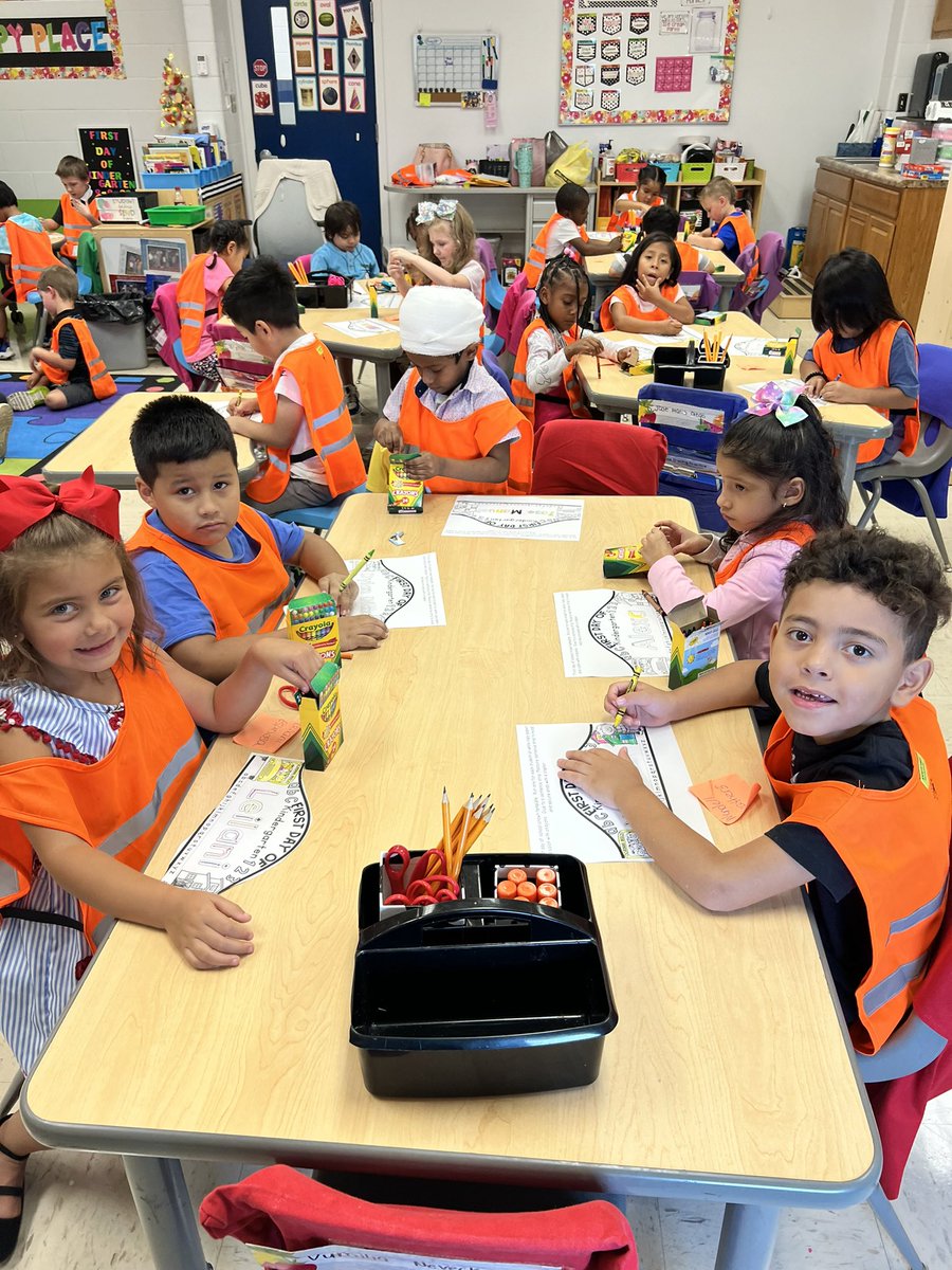 amanda_sherie's tweet photo. First Day of Kindergarten was a success! Our Class Family is already learning and working hard. So hard a couple ask for nap time. #LifeinKinder @Warren_Elem https://t.co/geoCdxLqhM