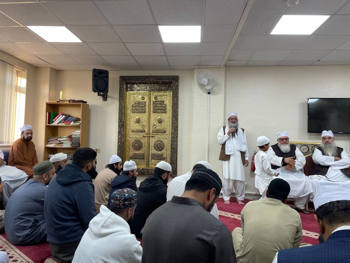 WadiAzizSharif's tweet photo. Mehfil e Zikar Khuda Wa Milad e Mustafa ﷺ
At:Islamic Centre Stockport Manchester UK 
Chaired by:Mehboob Al Mashaikh Hazrat Khawaja Mehboob Elahi sb
Tajdar e Wadi Aziz Sharif chiniot
#naat #zikir #uk #birmingham 
#youtube https://t.co/y1S67U1v4w
#WhatsApp 
https://t.co/UHtWl13Sjp https://t.co/NTxeUOZtHv