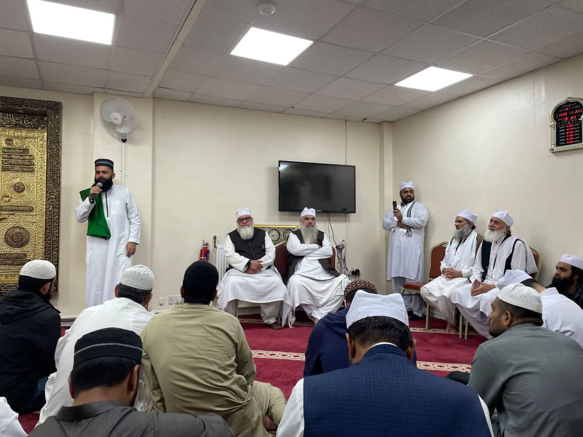 WadiAzizSharif's tweet photo. Mehfil e Zikar Khuda Wa Milad e Mustafa ﷺ
At:Islamic Centre Stockport Manchester UK 
Chaired by:Mehboob Al Mashaikh Hazrat Khawaja Mehboob Elahi sb
Tajdar e Wadi Aziz Sharif chiniot
#naat #zikir #uk #birmingham 
#youtube https://t.co/y1S67U1v4w
#WhatsApp 
https://t.co/UHtWl13Sjp https://t.co/NTxeUOZtHv