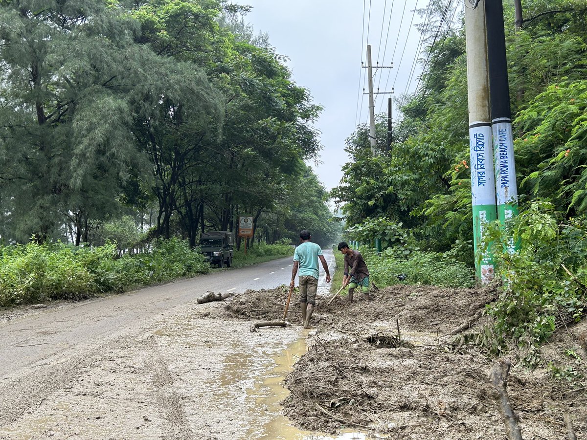 SugimotoKeita's tweet photo. Visiting the field hit by the monsoons, once again, we realize the importance of risk-informed development in CXB. https://t.co/lI1ugMwGUw