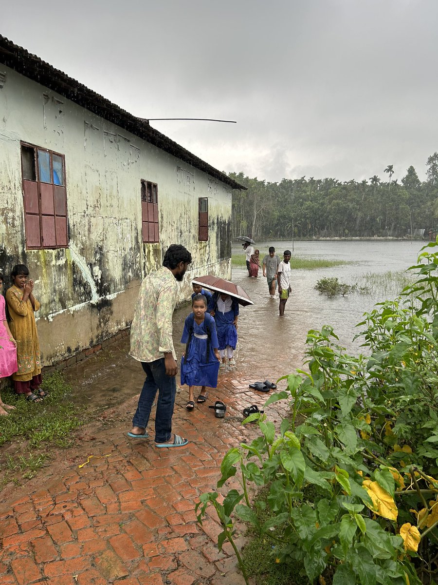 SugimotoKeita's tweet photo. Visiting the field hit by the monsoons, once again, we realize the importance of risk-informed development in CXB. https://t.co/lI1ugMwGUw