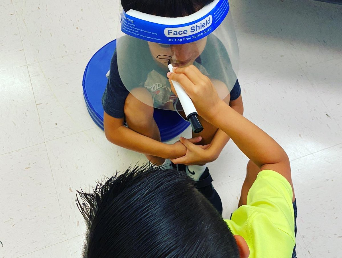 KincaidArt's tweet image. Did I let my students draw on their friend’s face today?
Yes…yes I did. ✌🏾
#cobbartrocks
#continuouslinedrawing 
#contourlinedrawing 
#byanymeanspossible