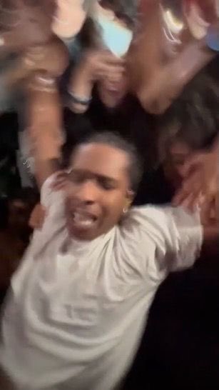tesfayesobae's tweet photo. these two pics give off the same energy https://t.co/5RPQirnOE7