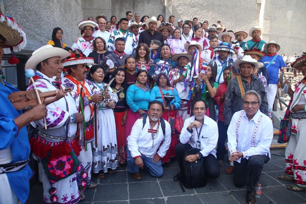 A_Encinas_R's tweet photo. En el marco del Día Internacional de los Pueblos Indígenas, el presidente @lopezobrador_ leyó y signó el Decreto que reconoce y protege los lugares y sitios sagrados y las rutas de peregrinación de los pueblos Wixarika, Náayeri, O'dam o Audam y Mexikan.
🔗https://t.co/tdNvVhnDDf
