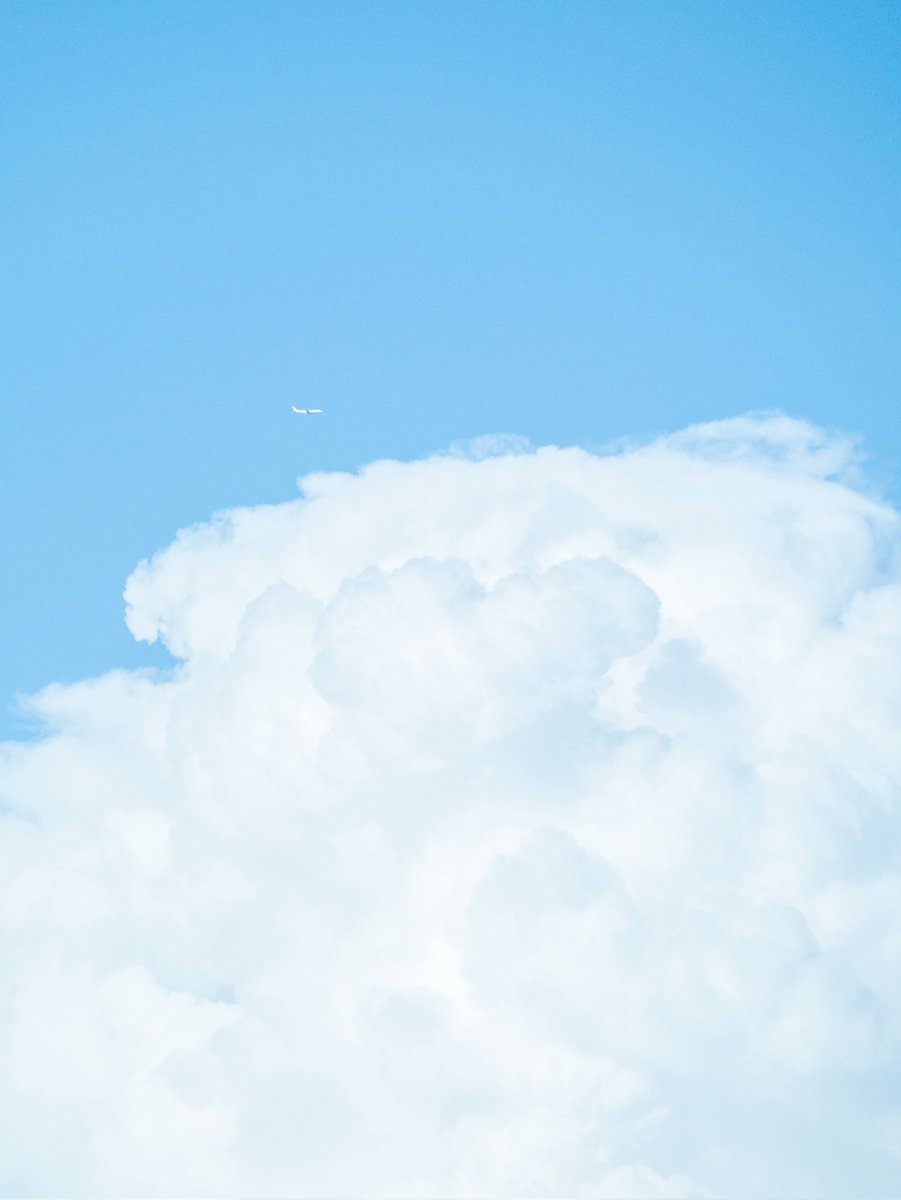 夏の始まり
#photogrram  #mirrorlesscamera  #mirrorless  #camera  #lumixgf7  #lumix  #LUMIX  #photograph  #photography  #portraitphotography　#カメラ #フォト #夏 #夏休み #入道雲 #空 #飛行機 #summer #ミラーレス一眼カメラ #ミラーレス一眼 #ミラーレス #indies_gram #indy_photolife