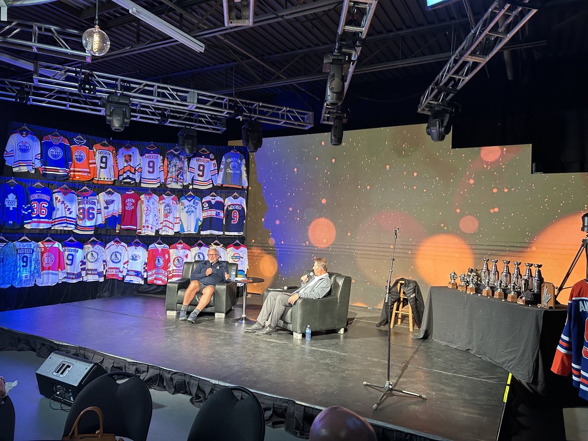 JonBeckett2's tweet image. Pleased to be hosting the Glenn Anderson #MeetNGreet at the #ProductionWorldStudios tonight
The Glenn Anderson #DayOfGolf goes live at the Derrick tomorrow 
#ProudPartner 
⁦@productionworld⁩