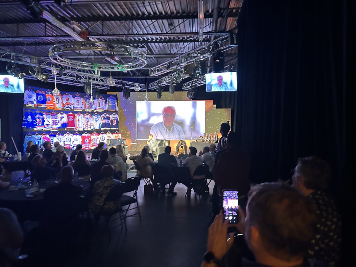 JonBeckett2's tweet image. Pleased to be hosting the Glenn Anderson #MeetNGreet at the #ProductionWorldStudios tonight
The Glenn Anderson #DayOfGolf goes live at the Derrick tomorrow 
#ProudPartner 
⁦@productionworld⁩