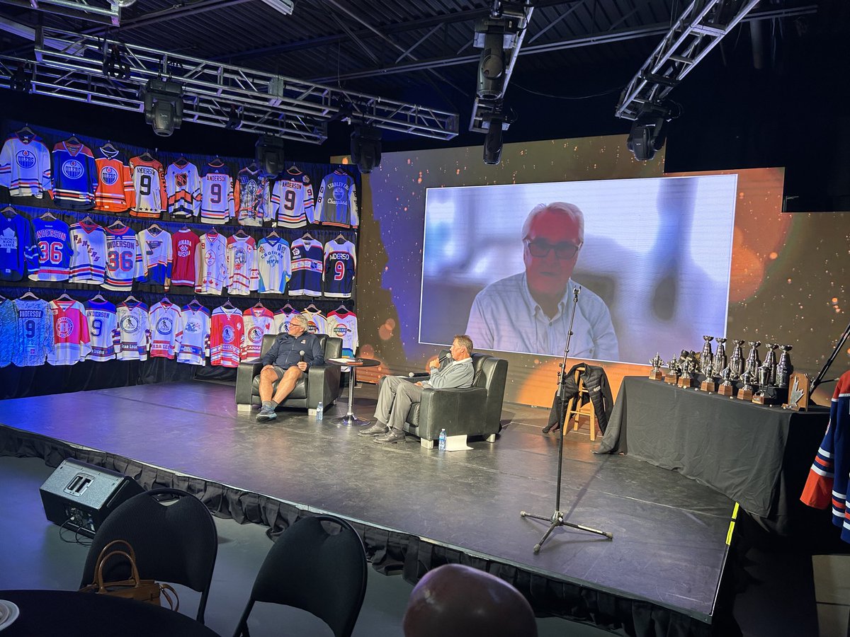 JonBeckett2's tweet image. Pleased to be hosting the Glenn Anderson #MeetNGreet at the #ProductionWorldStudios tonight
The Glenn Anderson #DayOfGolf goes live at the Derrick tomorrow 
#ProudPartner 
⁦@productionworld⁩