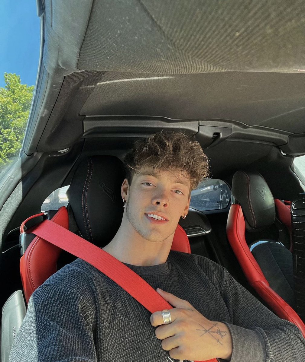 nicole ✨ tweet media