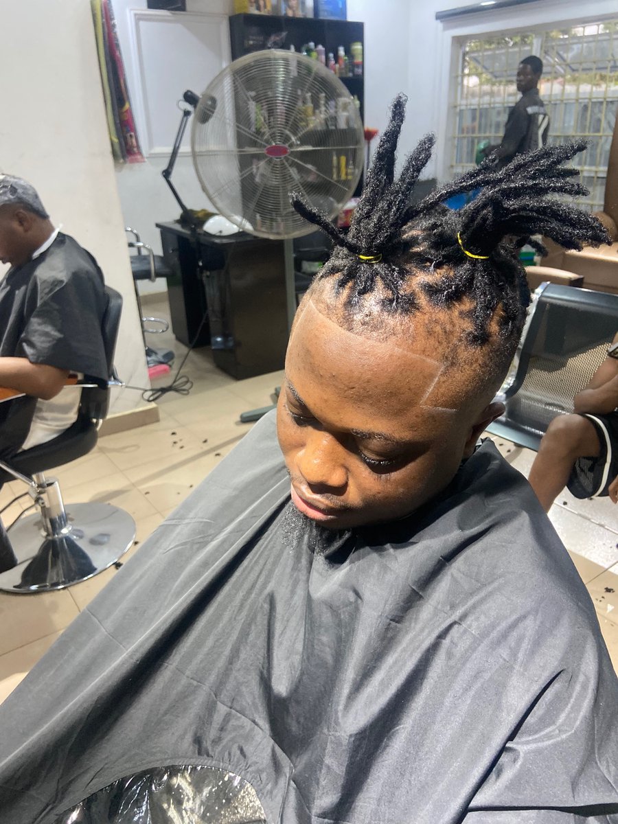 jimoh41642's tweet image. Being a barber is about taking care of the people.
@ OBALOLUWA UNISEX SALON WE CARES ALL TIME. 
BOOK FOR YOUR DREADLOCK OR RELOCK WITH US💯💈💇‍♂️✂️💇‍♀️✂️💯
#Dreadlock
#Nicecut
#Trustfull
#💯Atouchofhighstandard💯