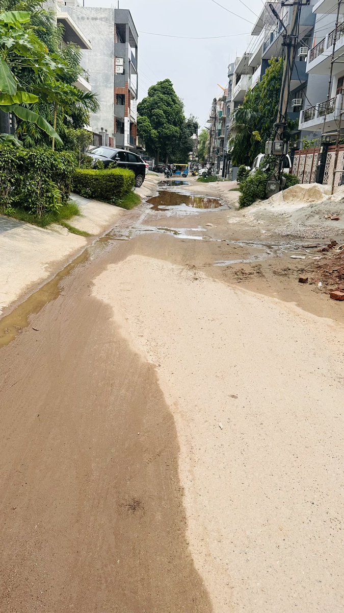 GargAshish1990's tweet photo. @MunCorpGurugram @mlkhattar @cmohry @nishantyadavIAS see the conditions in Sector 46, Gurgaon, MCG and Haryana Govt. Deliberately creating unsanitary conditions. 😡😡😡😡 Ticket #892161 raised weeks ago, but no resolution by incompetent govt and departments. https://t.co/XjXjwF4a9X