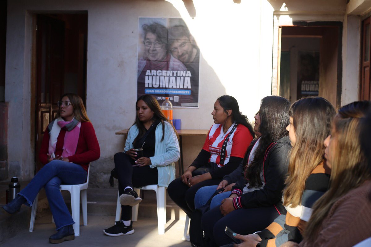 LuisRCastrooo's tweet photo. Recibimos en nuestra Casa Güemes la visita del pre candidato a Intendente de Belén Cristian Yapura. 
Necesitamos representantes que asuman las agendas de los últimos como propias, y que proyecten un estado participativo y comprometido con las problemáticas más profundas. https://t.co/kJEYSWhh1a