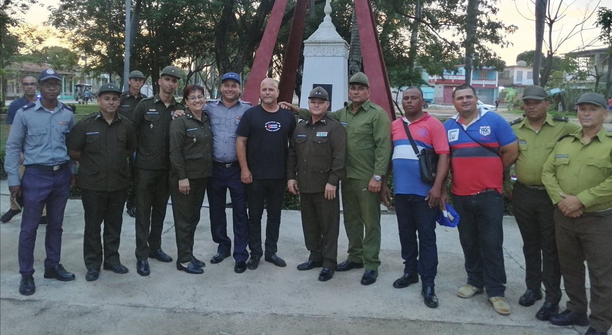 GHNordelo5's tweet photo. En Plaza de Méndez, Camagüey, participamos en un acto de restitución de bienes que habían sido robados a varias familias, y se recuperaron gracias al accionar del @minint_cuba y la vigilancia revolucionaria. #Cuba #CDRCuba #XCongresoCDR #SomosDelBarrio https://t.co/OBvcqeXd8V
