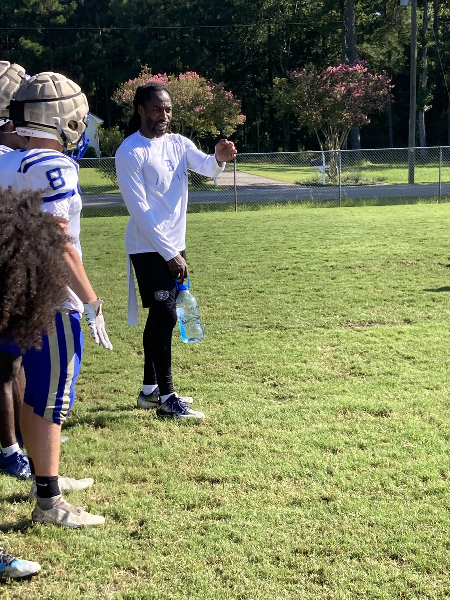<a href="/BruceElling10/">_Elling10</a> stopped by today to drop some wisdom to the players. You know it’s a special place when Stag hall of famers give back to the kids! Once a Stag, always a Stag! #each1teach1 #HallofFamer #BetterAtBerkeley #RecruitTheStags