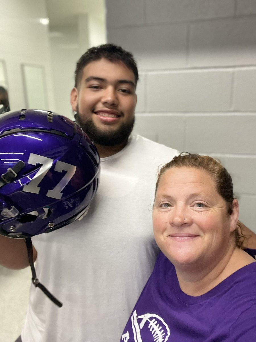 Thank you Marcos for letting me help with your helmet it was my honor.I prayed over his helmet and a few more- thank you Jabari for asking me to -it put tears in my eyes. I hope each one of you guys know how much you are loved by God💜 #annafootball <a href="/JabariFinnie/">Jabari Finnie</a>