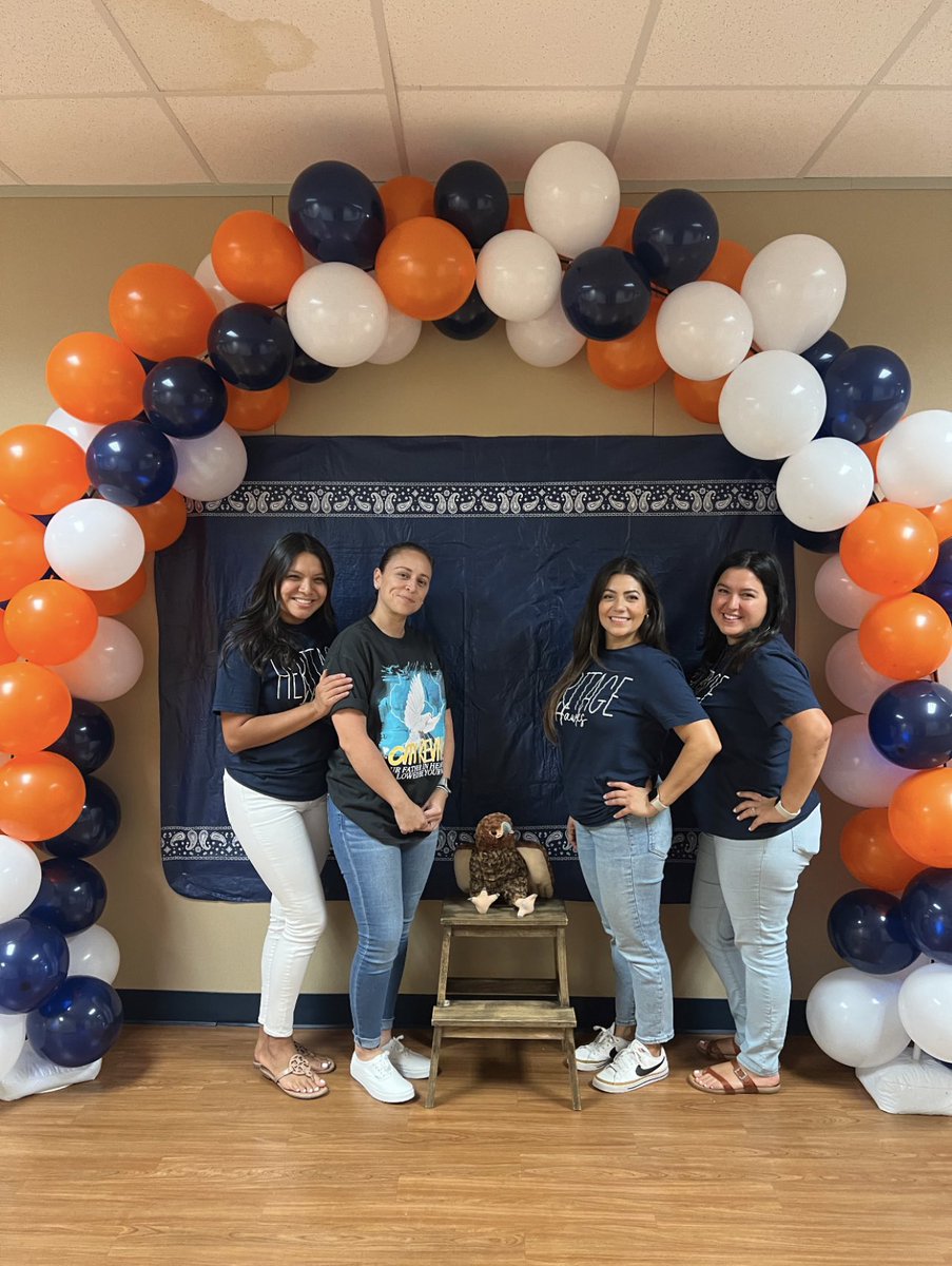 serranoatschool's tweet photo. Meet the Teacher is my favorite! Getting to see old and new students is always the best. #startaripple #lpisd #buildingexcellence #heritagehawks #kindergarten https://t.co/1Tc6kvvPJ3