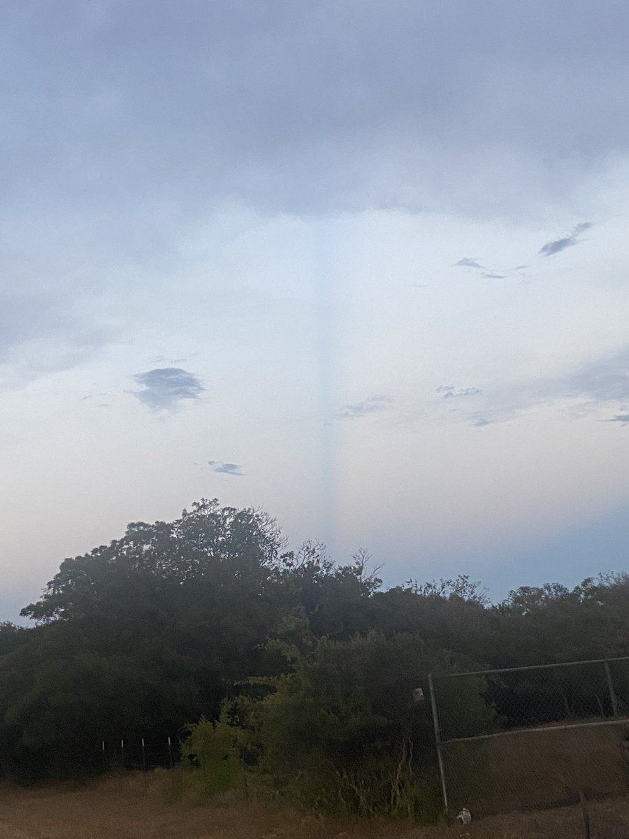 jackyjack01's tweet photo. @wfaaweather Hey Pete! What in the world is this just ahead of the storm in Parker County? https://t.co/yGNQCQEs67