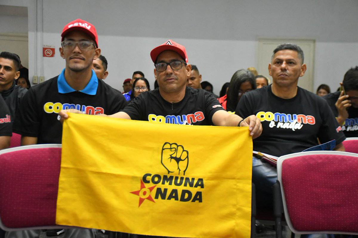 mincomunas_ve's tweet photo. #AsíLoDijo 🗣 Ministro @jaarreaza: 

“Si nosotros no articulamos a la manera debida y con el método adecuado ponemos en riesgo el proyecto del Comandante Chávez.

Tenemos que hacer el máximo esfuerzo por elevar nuestra conciencia unitaria”

#VictoriaDeVenezuela https://t.co/2F66yH99Jt