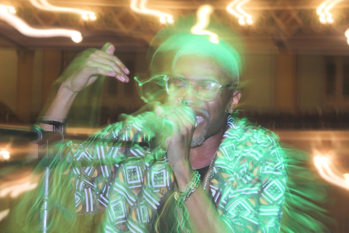 daLagoa_'s tweet image. COM O MIC NA MÃO ME SINTO FORA DO NORMAL !! 🗣🎙
📸 click do @fellipeenn 🌻