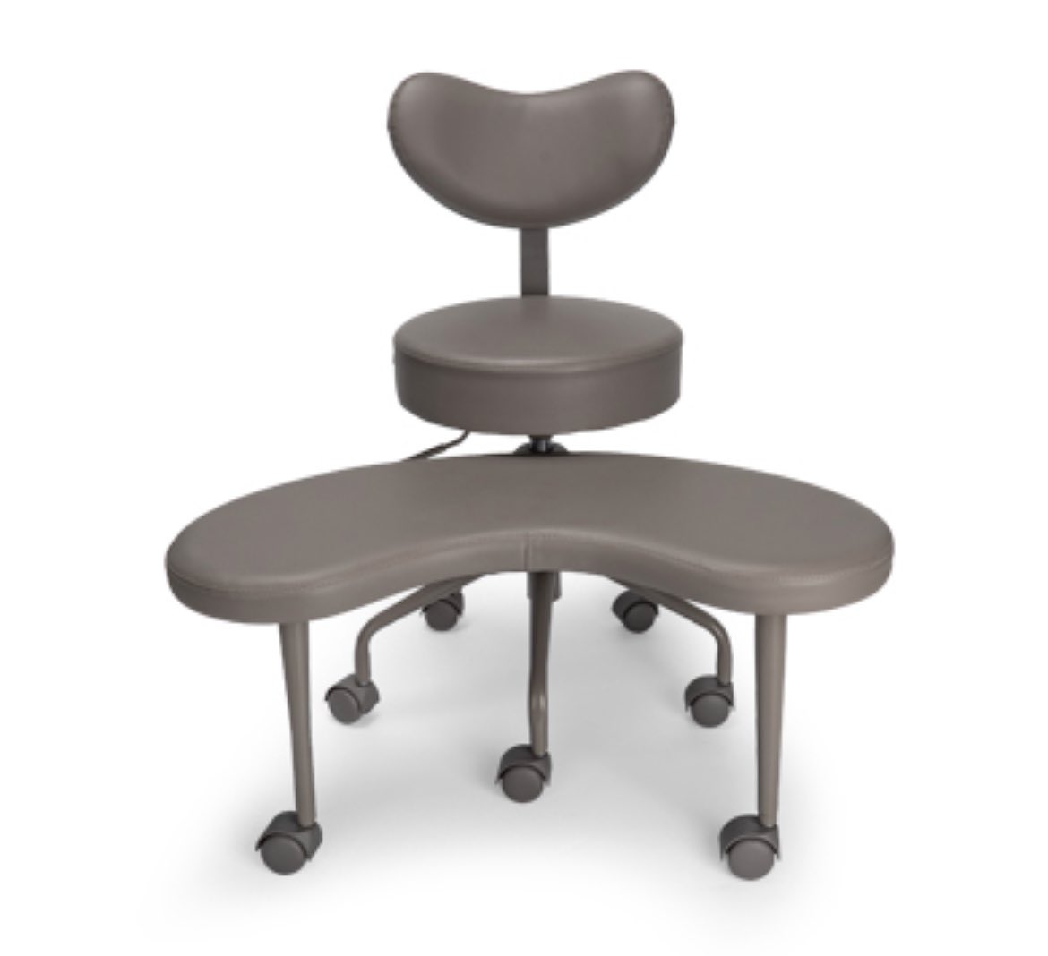 chlosarge's tweet photo. with #Fibromyalgia i need to change how i sit at my desk constantly or i cop all sorts of horrific pain flares, so normal office chairs are punishing. i desperately want one of these chairs but they are nearly $600 😬 

would love suggestions for alternatives/tips pretty pls! https://t.co/Z2C6uPGJe2
