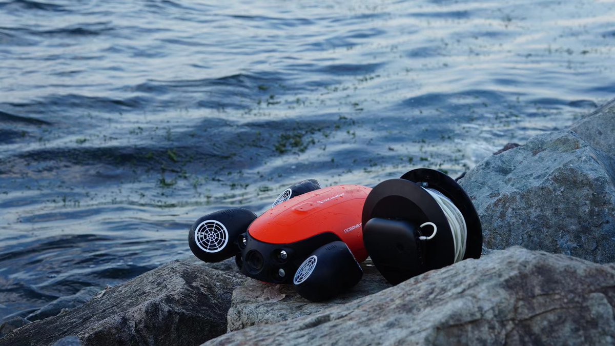 YoucanRobotics's tweet photo. Take your underwater drone and dive deep down in the sea!
Because ＃OceanEye is heavy and driven by eight motors,which makes it wonderfully resistant to the pounding of the waves🌊
It is explore the spirit of the ocean floor. 
Now let's go🥽
https://t.co/hMignQ8Vi7
#Youcanrobot https://t.co/4gtArDTg6K