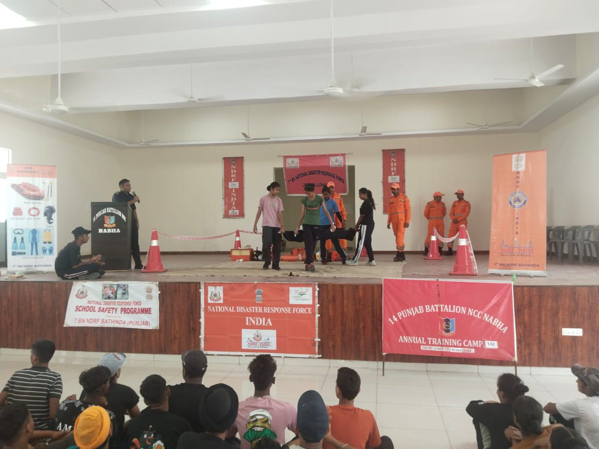 07NDRF's tweet photo. #Team7BnNDRF conducted lecture cum demonstration at Govt. College, Roshanwala, Sangrur (PB).
Topics Covered
FWR Rescue Techniques
CPR
Bandage
Bleeding Control
Splinting 
Dos &amp; Don'ts during Earthquake
Precautions during Heat Waves
@ndrfhq @atulkarwal
@ndmaindia @Cmopb
@pib_india https://t.co/tIFE9LlW25