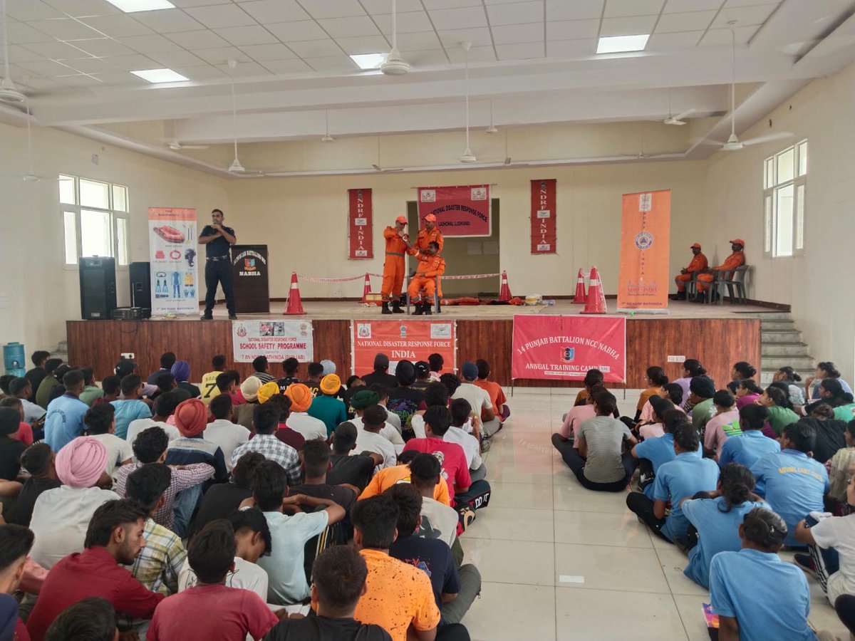 07NDRF's tweet photo. #Team7BnNDRF conducted lecture cum demonstration at Govt. College, Roshanwala, Sangrur (PB).
Topics Covered
FWR Rescue Techniques
CPR
Bandage
Bleeding Control
Splinting 
Dos &amp; Don'ts during Earthquake
Precautions during Heat Waves
@ndrfhq @atulkarwal
@ndmaindia @Cmopb
@pib_india https://t.co/tIFE9LlW25