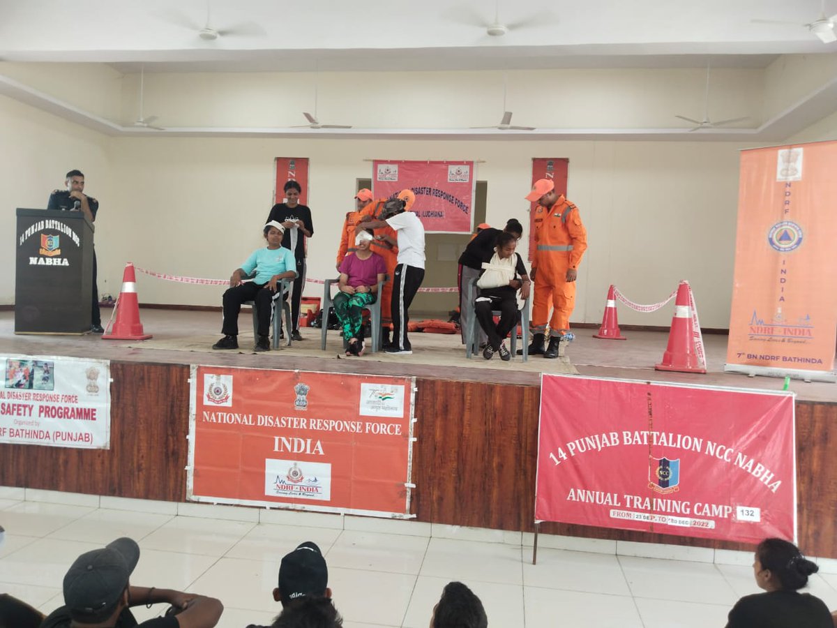 07NDRF's tweet photo. #Team7BnNDRF conducted lecture cum demonstration at Govt. College, Roshanwala, Sangrur (PB).
Topics Covered
FWR Rescue Techniques
CPR
Bandage
Bleeding Control
Splinting 
Dos &amp; Don'ts during Earthquake
Precautions during Heat Waves
@ndrfhq @atulkarwal
@ndmaindia @Cmopb
@pib_india https://t.co/tIFE9LlW25