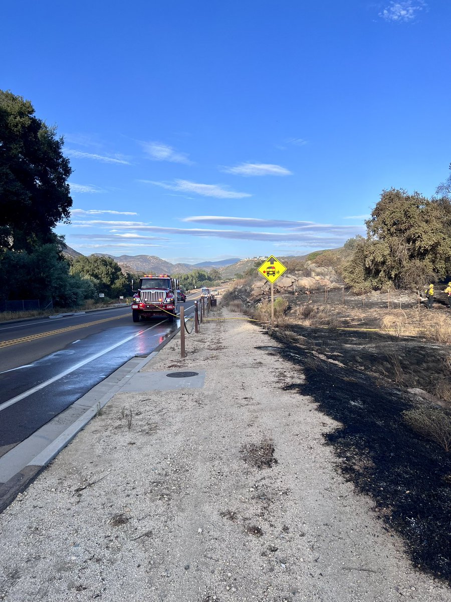 CALFIRESANDIEGO's tweet photo. #BunnieFire in Ramona [update] The fire is 184 acres and 20% contained. https://t.co/r8AZvoNCsP