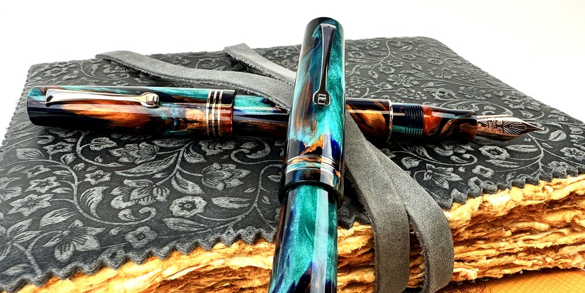 PenChalet's tweet photo. Did you get a chance to see the new Exclusive Leonardo Bohemian Twilight Momento Zero fountain pens? Get a peek before they're gone - watch the full fountain pen unboxing: https://t.co/hMVLe3Nh9l #LeonardoPens #FountainPen #Exclusive #MomentoZero #PenChalet #LeonardoMZ https://t.co/BCi8CeV88f