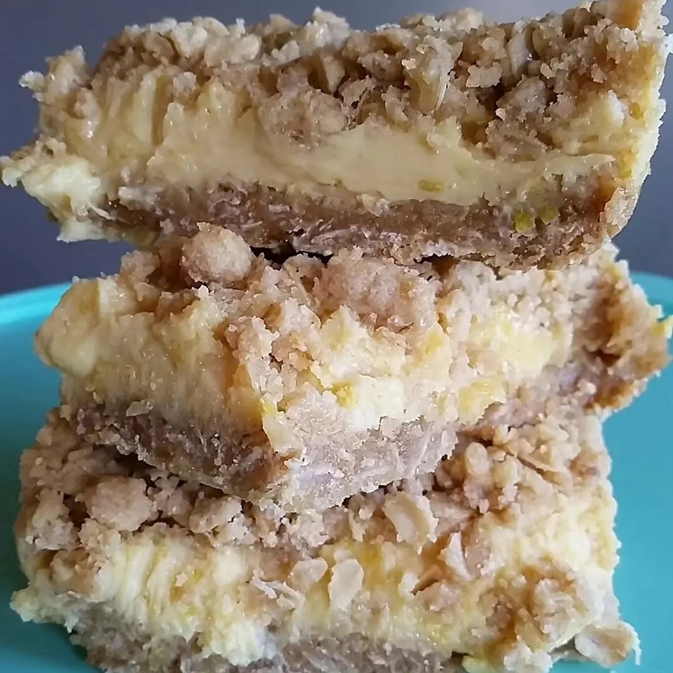 FencelineBeer's tweet photo. SOMETIMES, I reuse photos (that aren't even mine!) so I can let you have ALLLLLLL the desserts for the week. Your dessert special from @stalliessweets is her very popular 𝗟𝗘𝗠𝗢𝗡 𝗕𝗔𝗥!

#IDidNotEatOne because #ImAGiver ☺️ https://t.co/aZv8RrnBlR