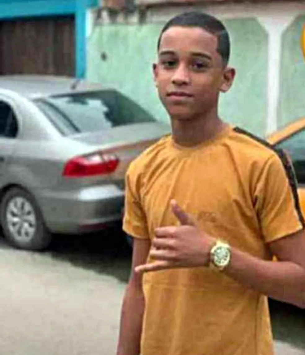 ligacomunarmy's tweet photo. Nossa total solidariedade aos familiares e amigos de Thiago Menezes Flausino, jovem preto de 13 anos  brutalmente assassinado pela polícia racista, truculenta e genocida que é a do Estado do Rio de Janeiro. 
 
#JustiçaParaThiago #ChegaDeViolênciaPolicial #LutoPelasCrianças https://t.co/OdCs0v7NJx