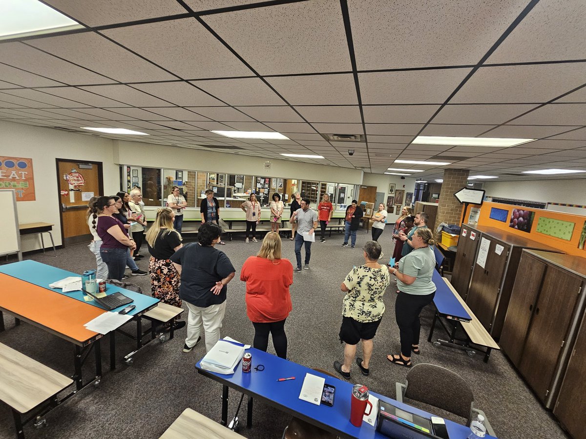 BenFranklinSCH's tweet photo. Franklin staff hard at work, a day early, in professional development learning and growing to support our students and families. #schk12 #schstrong #mybfpatriots https://t.co/qO50jkpalK