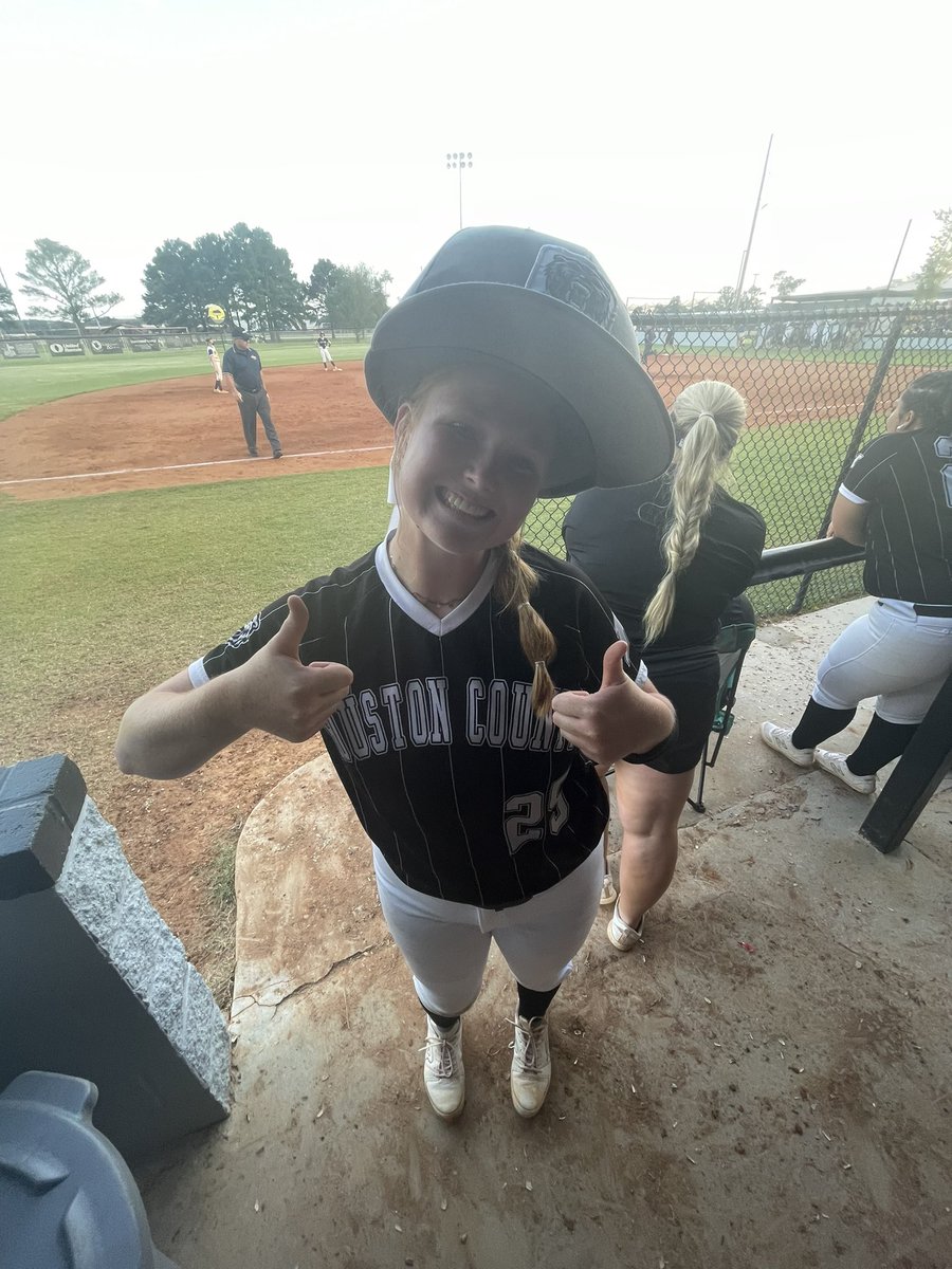 HoCoSoftball's tweet photo. 16-4 win in 4 innings against Jones County. Team effort. Busted out our big head hat for our big plays/hits! Can’t wait to see more pictures like this on game days!! 1-0! 🐻⬇️🖤🚌 https://t.co/ABRfpsX8Sb