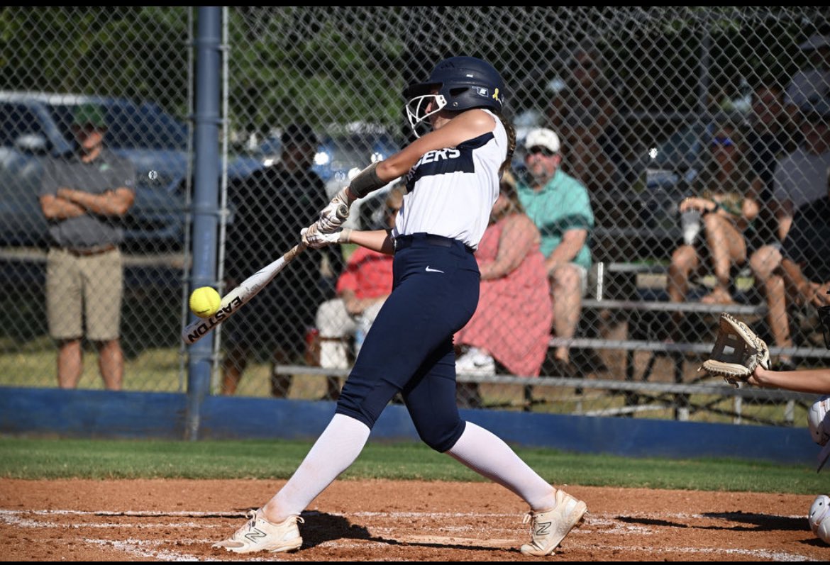 klchard's tweet photo. Yay for school ball season ❤️🥎 #chargerpride #letsgo4 @_emileeechard_ https://t.co/Wft9AzLdfW