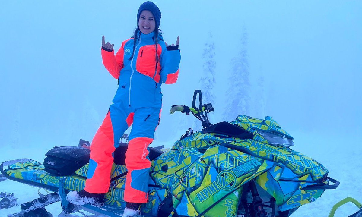 snoriders's tweet photo. “Wraps are a fantastic way to tie together the rider’s personal style while advertising for shops, brands, and designers that support them.” — Pam DeRosa @AlpineAddicts @SheShredsMountainAdventures @TomErikSS #SledWrap2023 
https://t.co/2tzLhFCbso https://t.co/YxlWibrEMo
