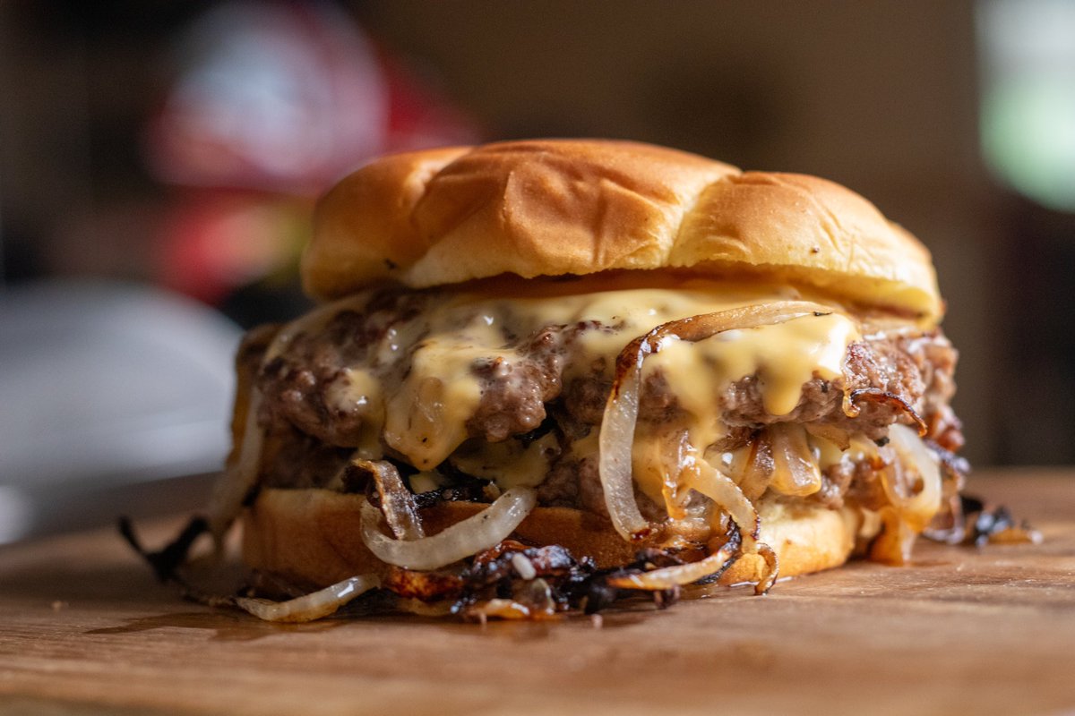 TheChefBoyRG's tweet photo. Burgers are good for the soul #burger https://t.co/TSxO1L9LL9