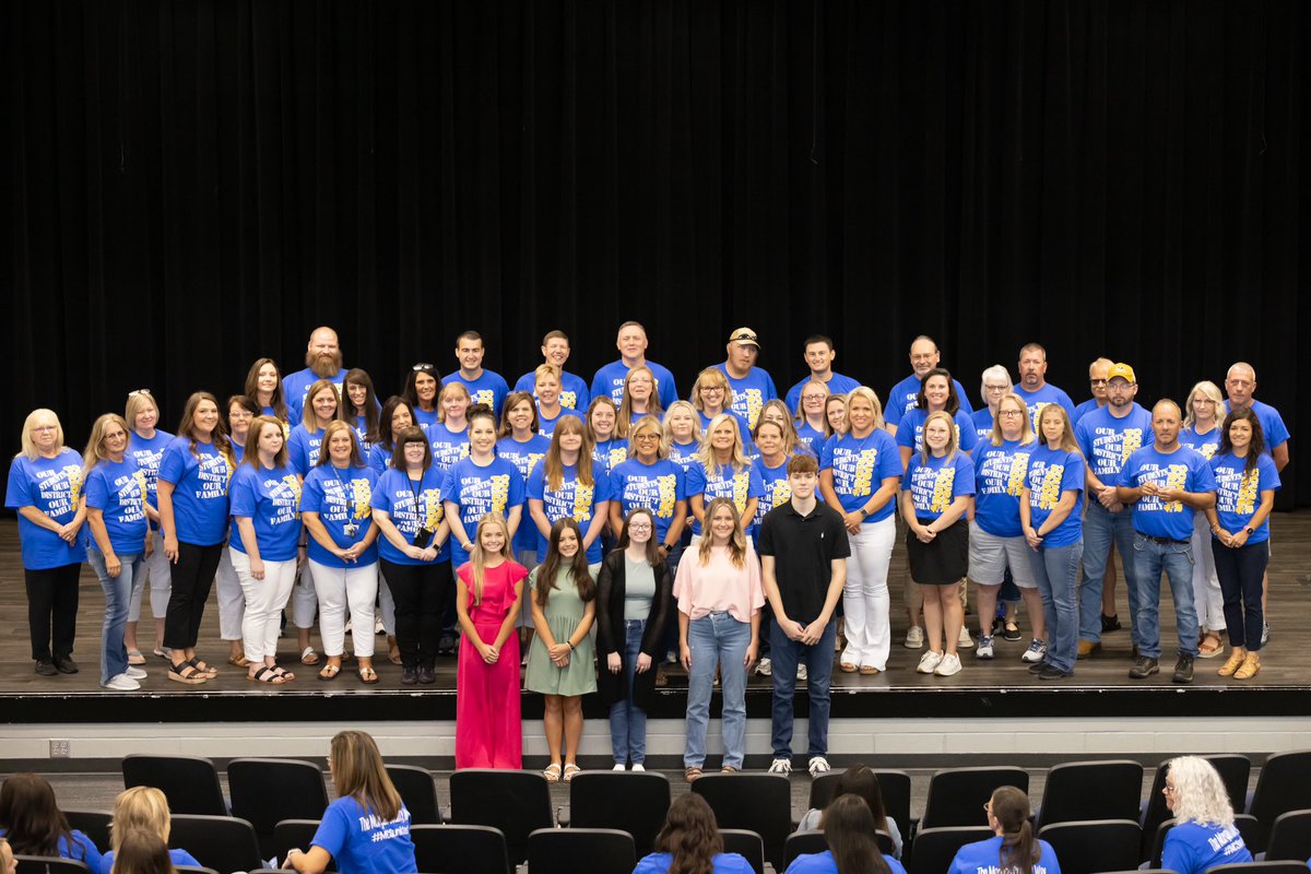 scarletfsmith's tweet photo. Opening Day with Ron Clark!  #MCSUnited #YouBetterLive #BeARunner 🔵🟡 https://t.co/JwlKIFOkBV