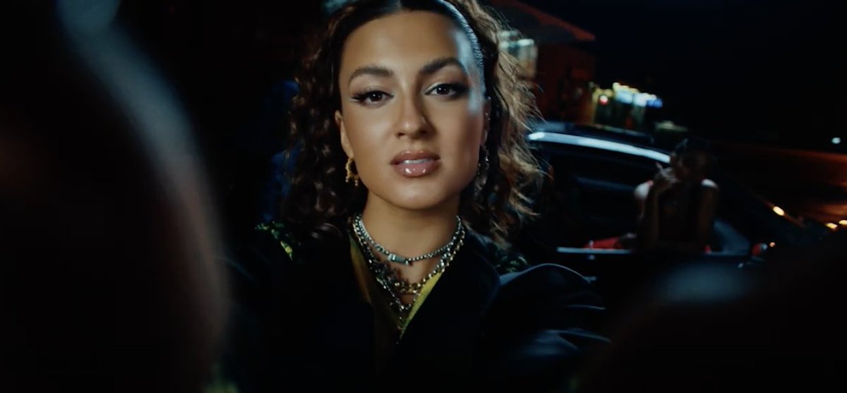 WORLDMUSICAWARD's tweet photo. #ToriKelly has released the music video from her new single #Cut! 💪🎥🎶💥🌎🔥👑❤️  
🎥: https://t.co/Eo1EiiGhzg https://t.co/lkZSoRJuoo