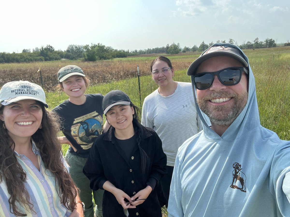 BillSeverud's tweet photo. Having tons of fun teaching all about mammal research techniques with this wonderful crew this week for @SDStateNRM 230: Natural Resource Management Techniques at #OakLakeFieldStation 🐭 🐰🐯🦌🐿️🐾 https://t.co/Z5gDUscHm5