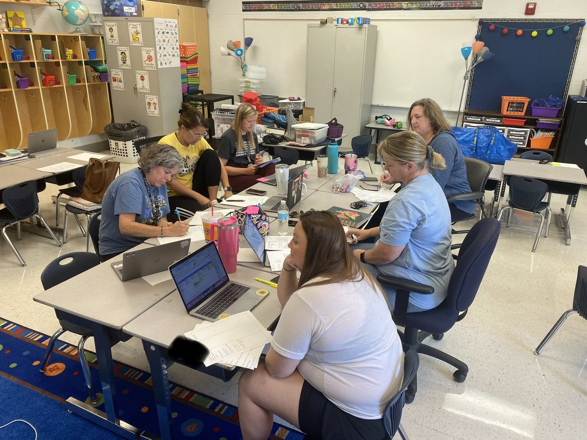 CEStingrays's tweet image. Data, deep conversations, individual &amp;amp; team commitments, and time with each other! #ceproud #onehowell