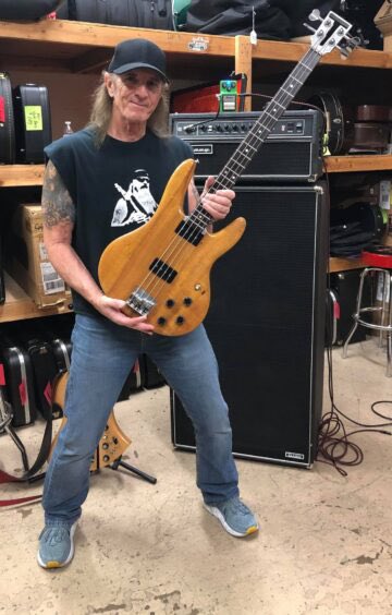 VinnieGRadio's tweet photo. Happy 65th birthday to #Badlands bassist #GregChaisson. @jackybambam933 celebrates as part of his #WaybackWednesday on @933WMMR by playing Dreams in the Dark from their 1989 self-titled debut album. #wmmrftv https://t.co/XvhLMhop4t