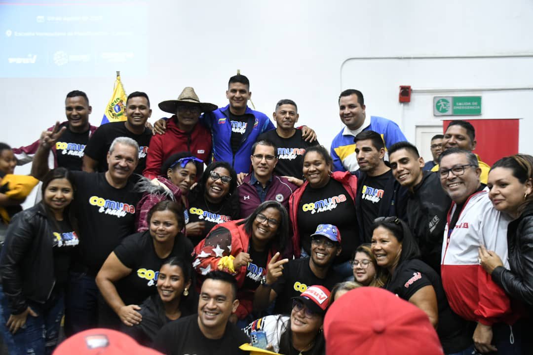 mincomunas_ve's tweet image. #Entérate 🗣️ | Tras una exitosa jornada de debate y discusión el Congreso de la Nueva Época, capítulo Comunas, clausura Encuentro Nacional: &quot;Ruta victoriosa. Golpe de Timón 2023&quot;. 

#RutaVictoriosa2023
#ComunaONada