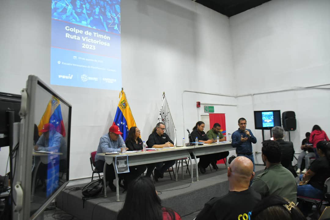 mincomunas_ve's tweet image. #Entérate 🗣️ | Tras una exitosa jornada de debate y discusión el Congreso de la Nueva Época, capítulo Comunas, clausura Encuentro Nacional: &quot;Ruta victoriosa. Golpe de Timón 2023&quot;. 

#RutaVictoriosa2023
#ComunaONada