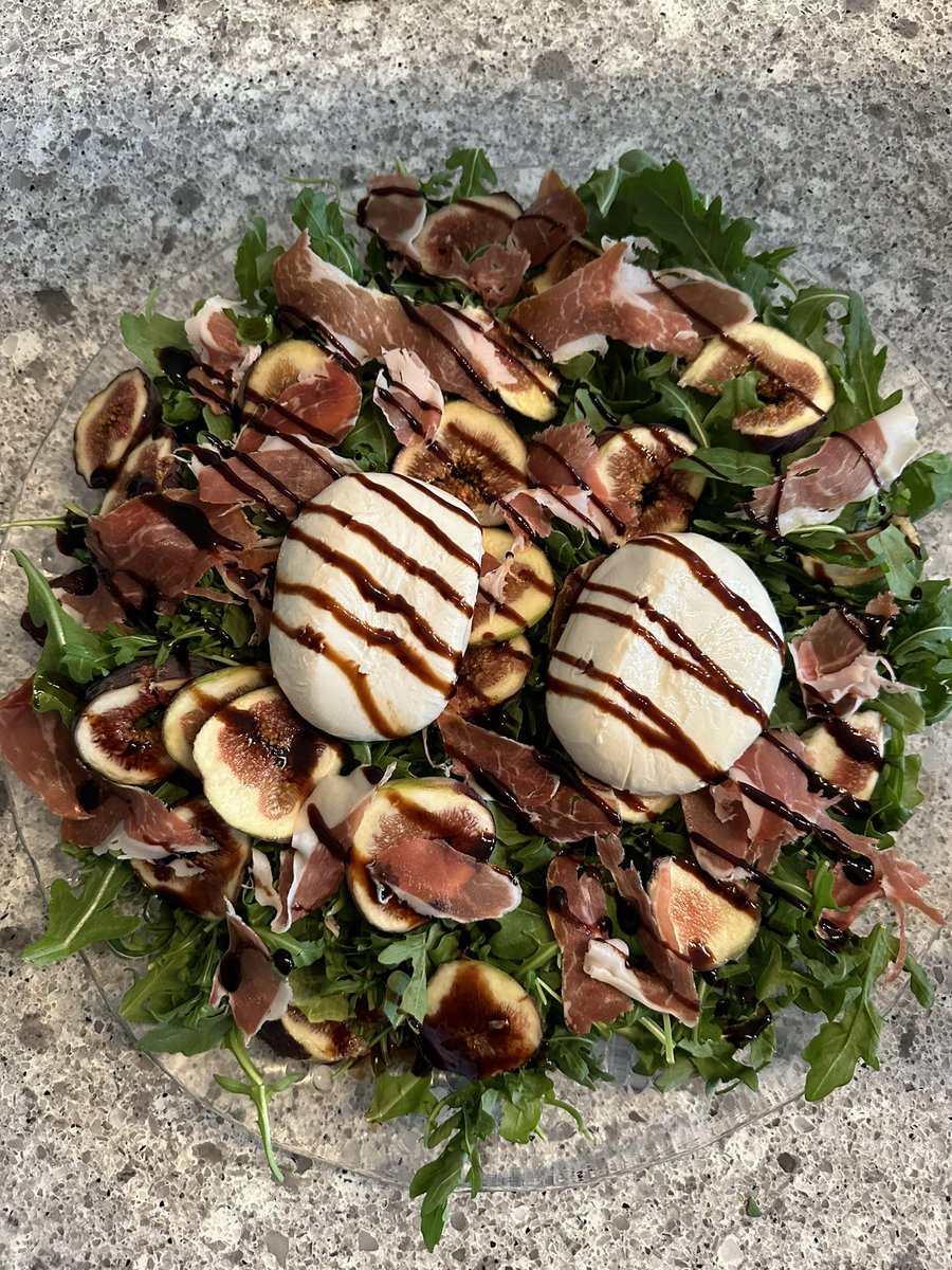 TraderJoesX's tweet image. So much yum! Favorite summer salad. 

#prosciutto #fig #arugala #balsamicglaze #buratta