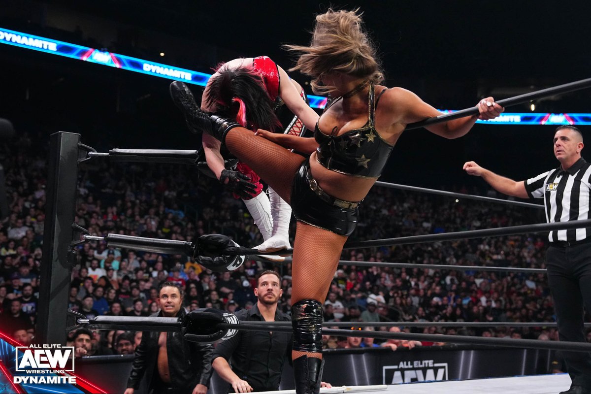 AEW's tweet image. Was @shidahikaru able to defend the #AEW Women’s title against the #Queenslayer @annajay___? | 8/9/2023 #AEWDynamite

▶️ youtu.be/ELpEZV-aDlk