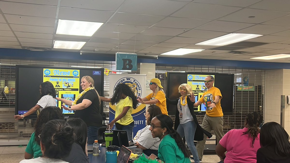 Cristin47444819's tweet photo. House pride showcase day 2!
#funda💛 #integrita💚 #houseoftruett 
@GabrielleMErvin 
@Padilla_AA 
@GWTruett https://t.co/nmUGxtrppk