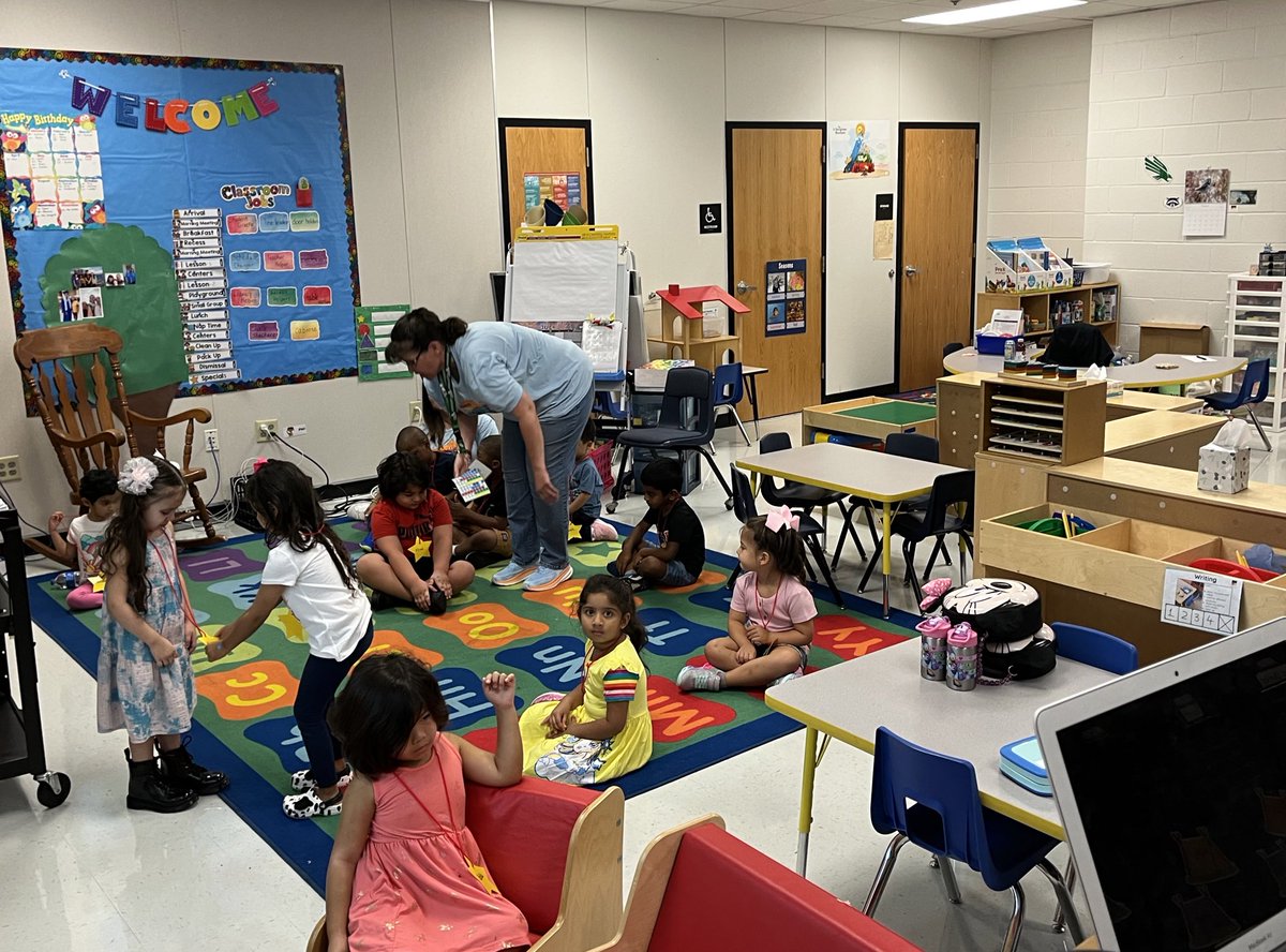 cthompsonLISD's tweet photo. First day of photos, making connections, and building relationships at CRE #firstdayofschool #CREleads https://t.co/VVEvEvJ8y3